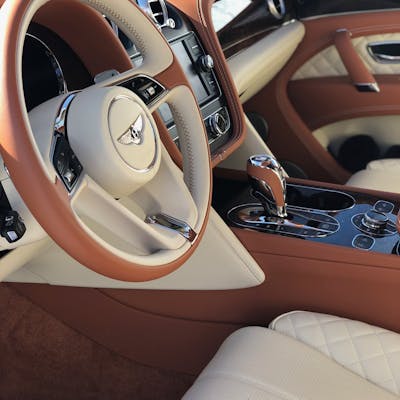 La Loupe Bentley Bentayga 6866 75naqe8lm