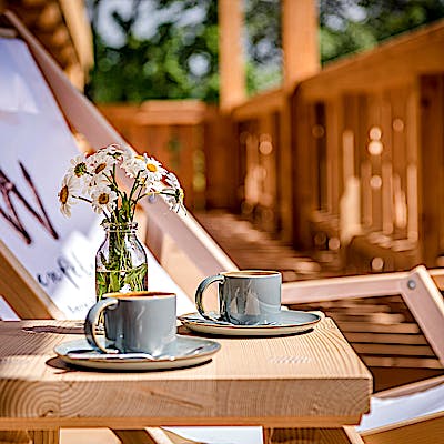 Cover image for Summer smells like coffee