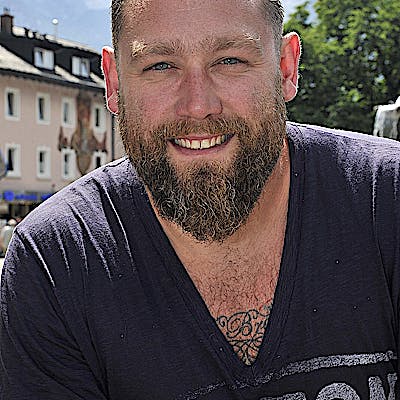 Titelbild für Tattoos auf der Haut, Tradition im Herzen