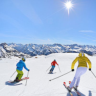 Titelbild für Zwischen Networking und Après-Ski