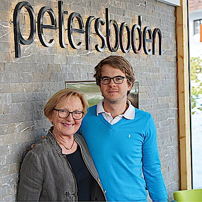 Unternehmergeist mit Schirm und Charme