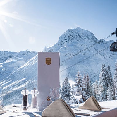 Titelbild für Zwei außergewöhnliche Hotels in Oberlech